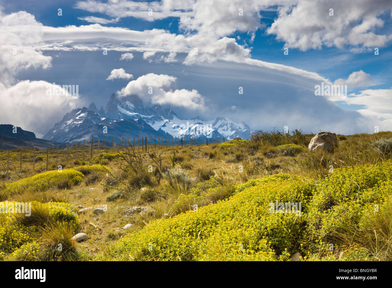 Mount Fitzroy in Cloud, Anden, El Chalten, Nationalpark Los Glaciares, Patagonien, Argentinien, Südamerika Stockfoto