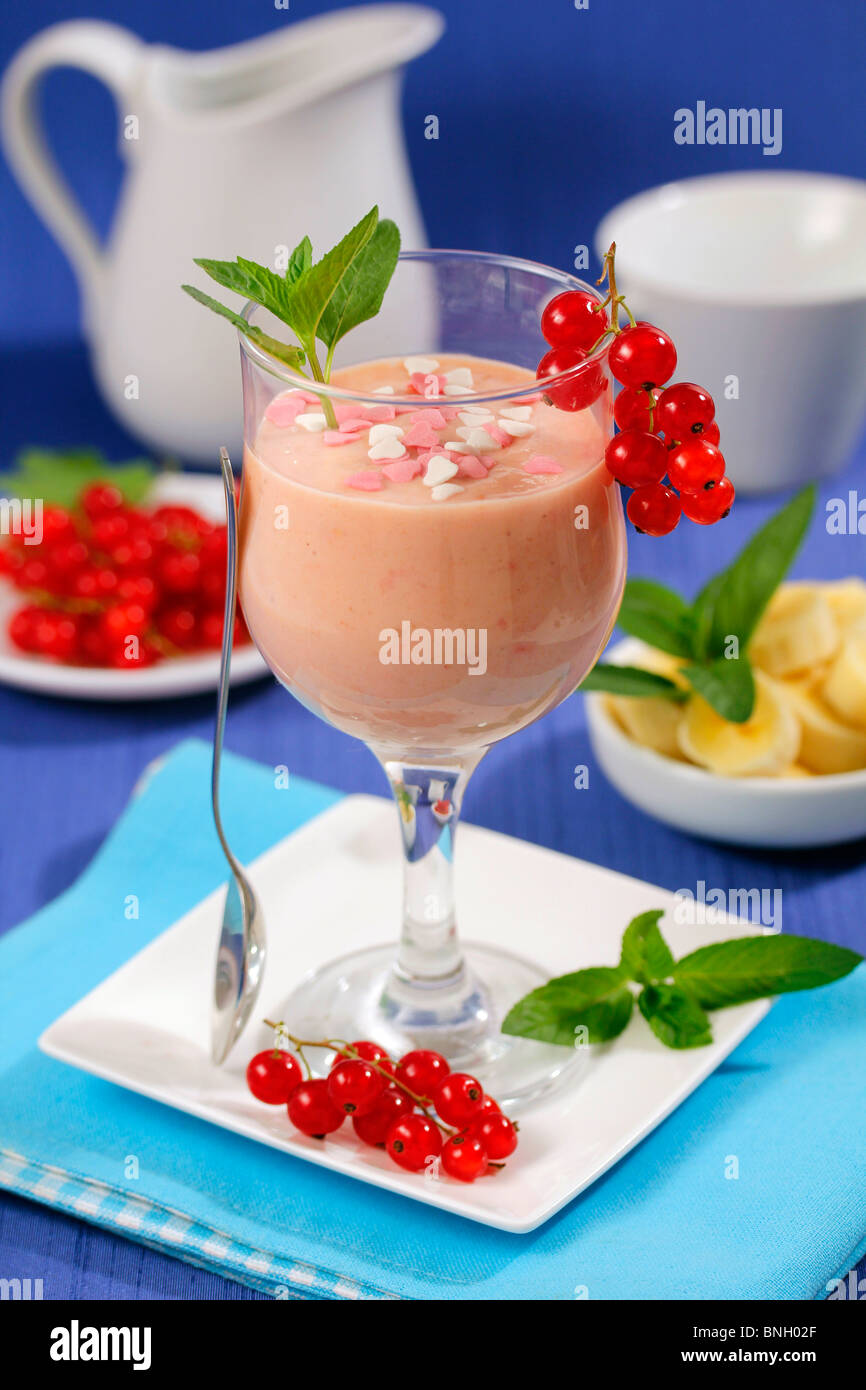 Bananen und rote Johannisbeeren Dessert. Rezept zur Verfügung ...