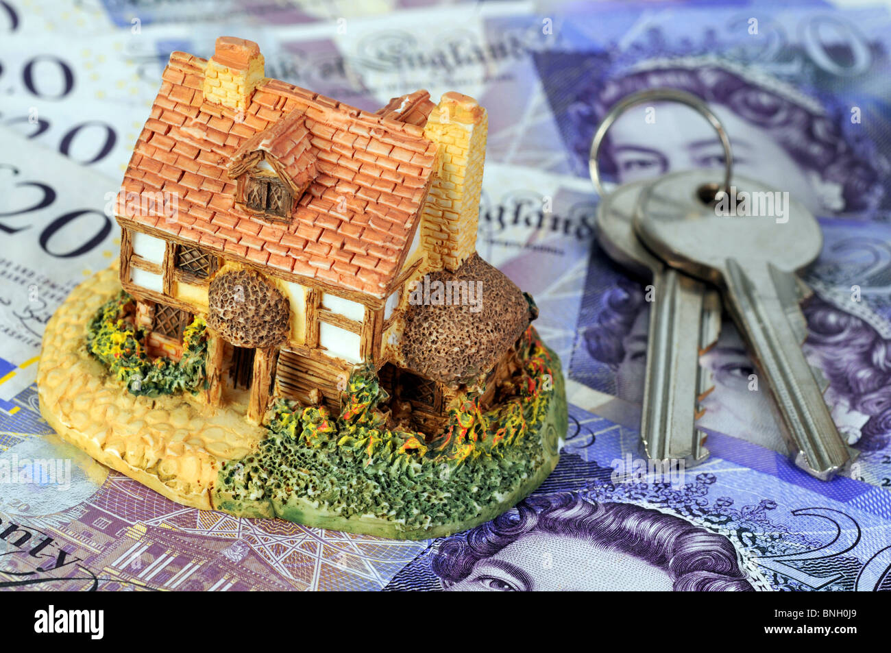 Hypothek, Wohnung oder Haus mit Schlüssel und Geld, kaufen, verkaufen, Immobilien Hypothek Stockfoto