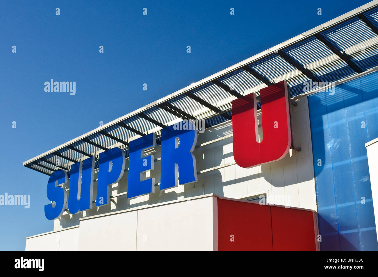 Super U Supermarkt Zeichen - Vienne, Frankreich. Stockfoto