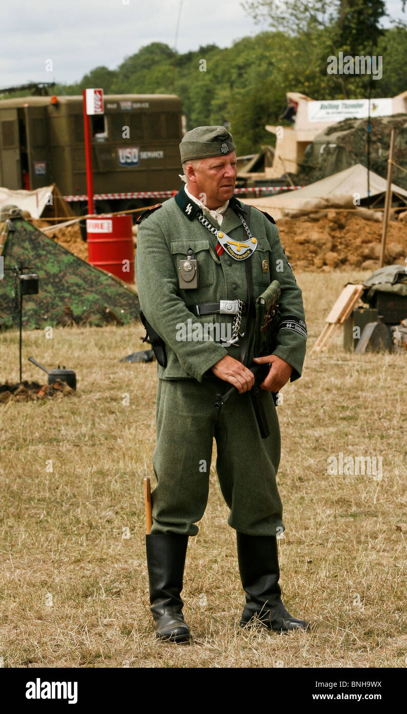 SS-Soldat am Tank Show Stockfoto