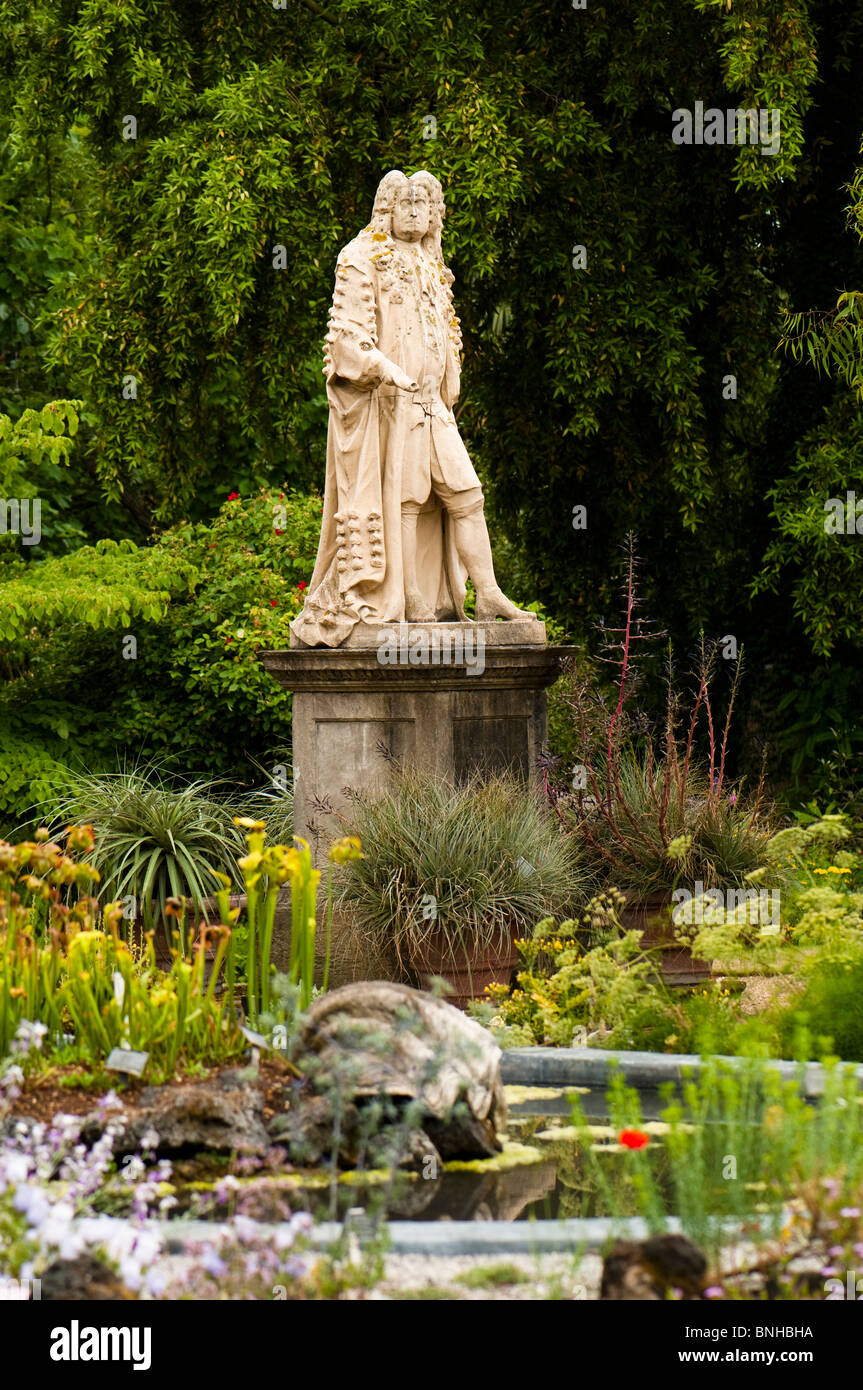 Statue von Sir Hans Sloane in Chelsea Physic Garden in London Stockfoto