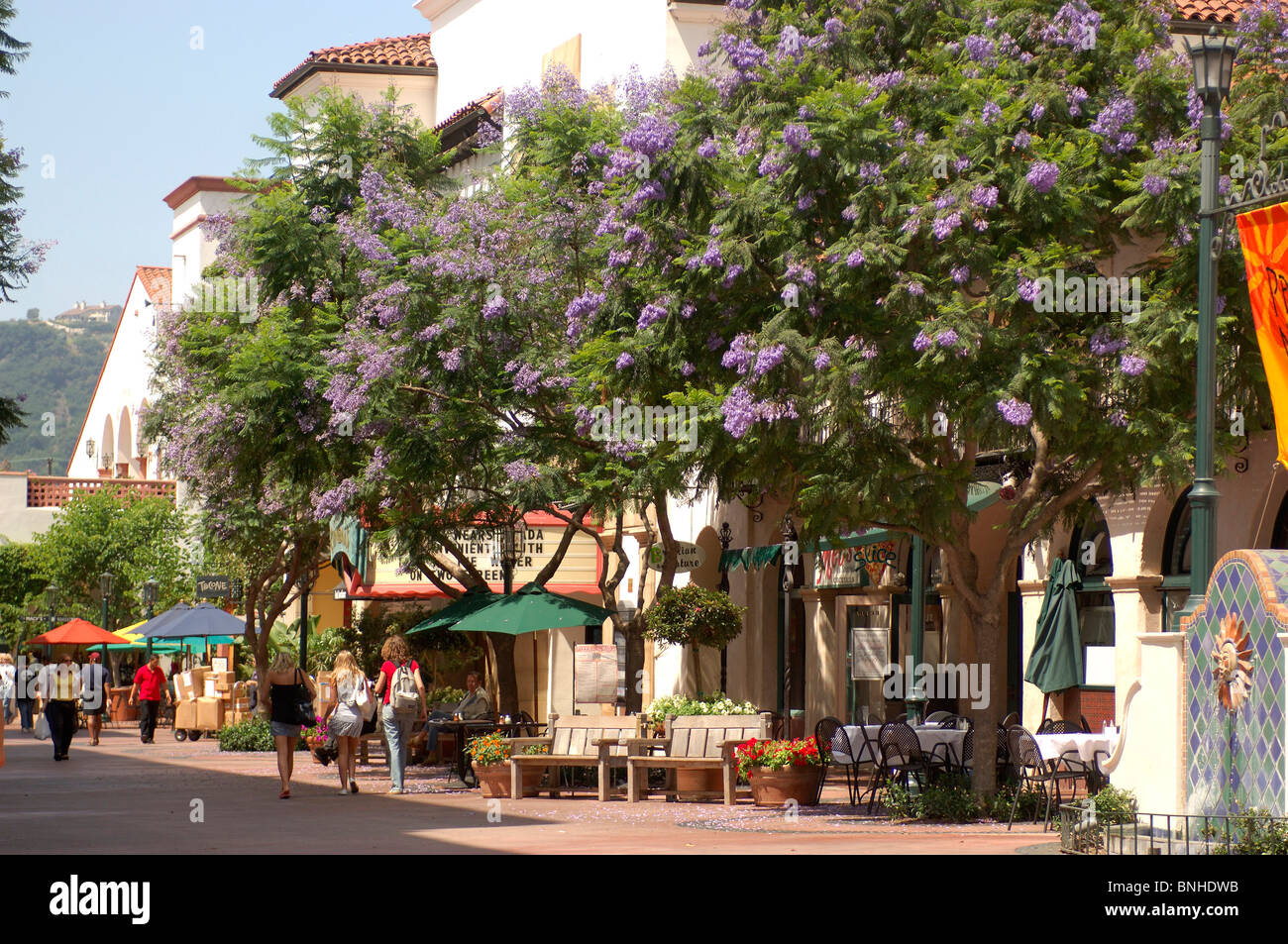 USA Santa Barbara Kalifornien Zustand-Straße Innenstadt Menschen Flieder Einkaufen Geschäfte Geschäfte Fußgängerzone Vereinigte Staaten von Amerika Stockfoto