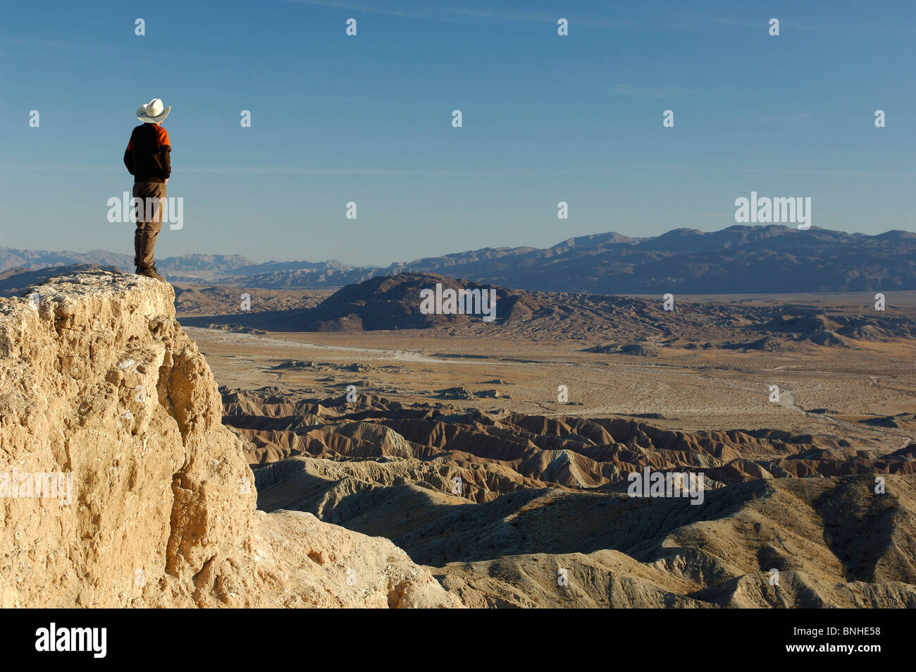 USA-Kalifornien in der Schrift Punkt Anza Borrego Desert State Park am Abgrund einer Person Freiheit stehen Ansicht Landschaftskulisse Stockfoto