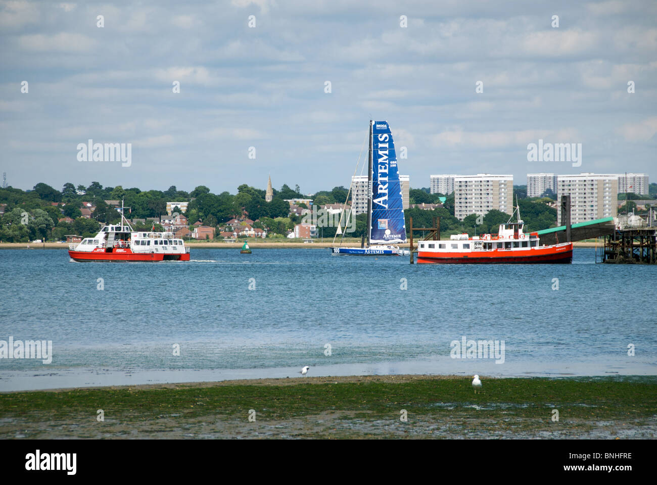 Hythe Hampshire UK Southampton Wasser Pier Ferry vorderen Vorland Yacht Artemis Stockfoto