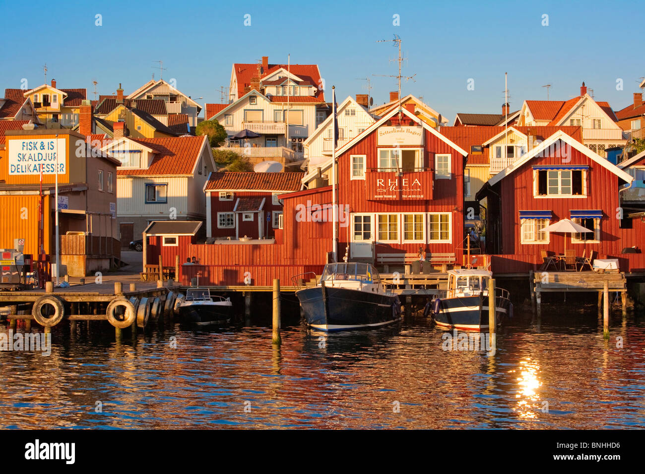 Schweden Fjaellbacka Bohuslän Westküste Archipel Boot Boote Coastal Küstenstadt Tag tagsüber Europa äußeren Hafen Hafen Stockfoto
