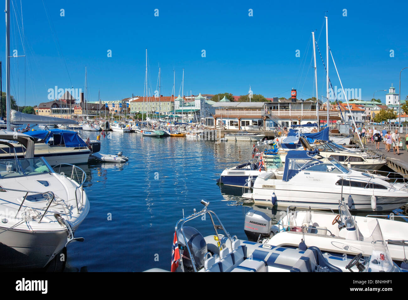 Schweden Strömstad Bohuslän West Coast Boot Boote Gebäude Gebäude Küsten Stadt Tag tagsüber Europa äußeren Hafen Hafen Stockfoto