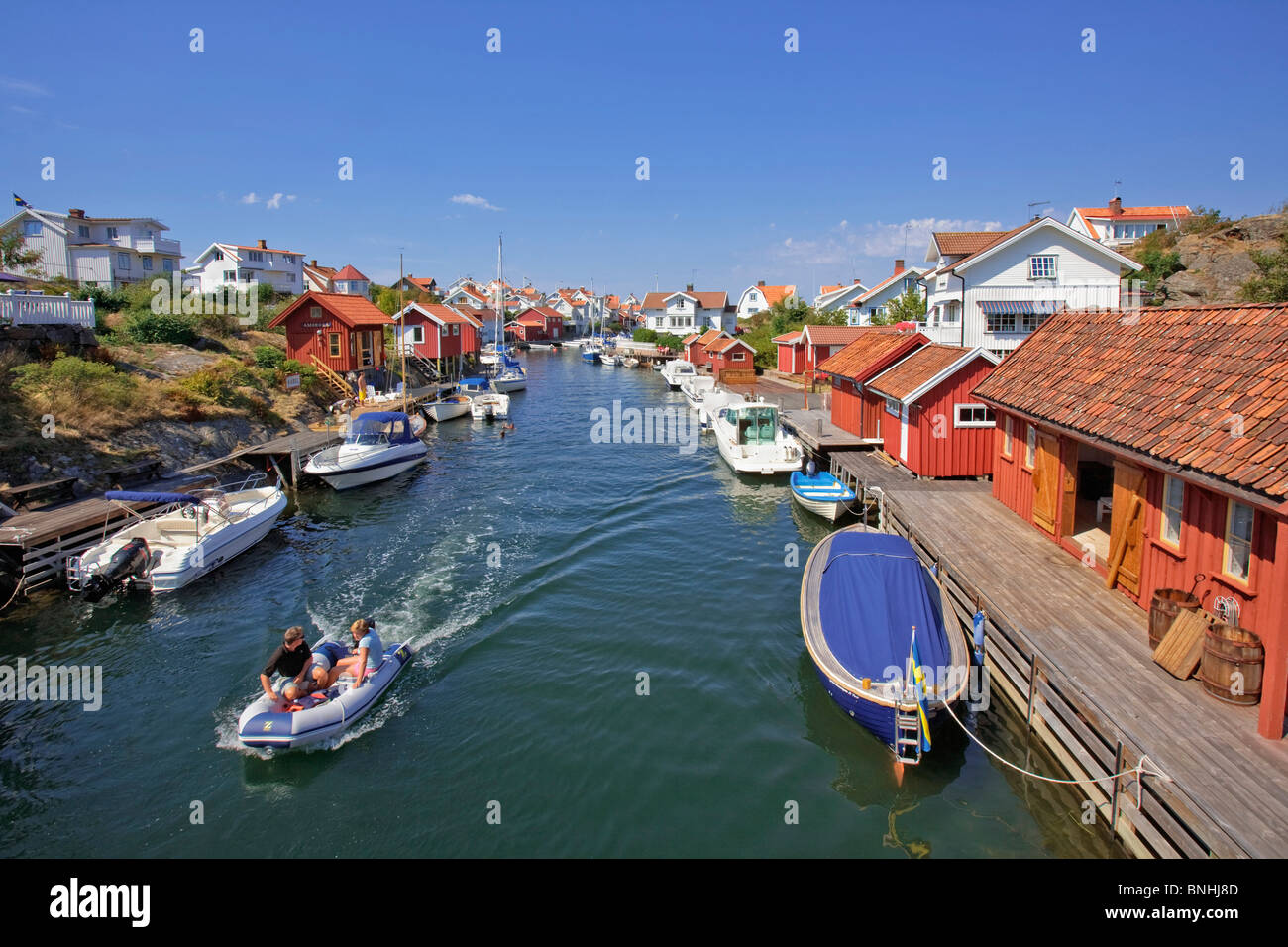 Schweden Grungsund Bohuslän West Coast Archipel Boot Boote Gebäude Gebäude Küstenstadt Tag tagsüber Europa außen Stockfoto
