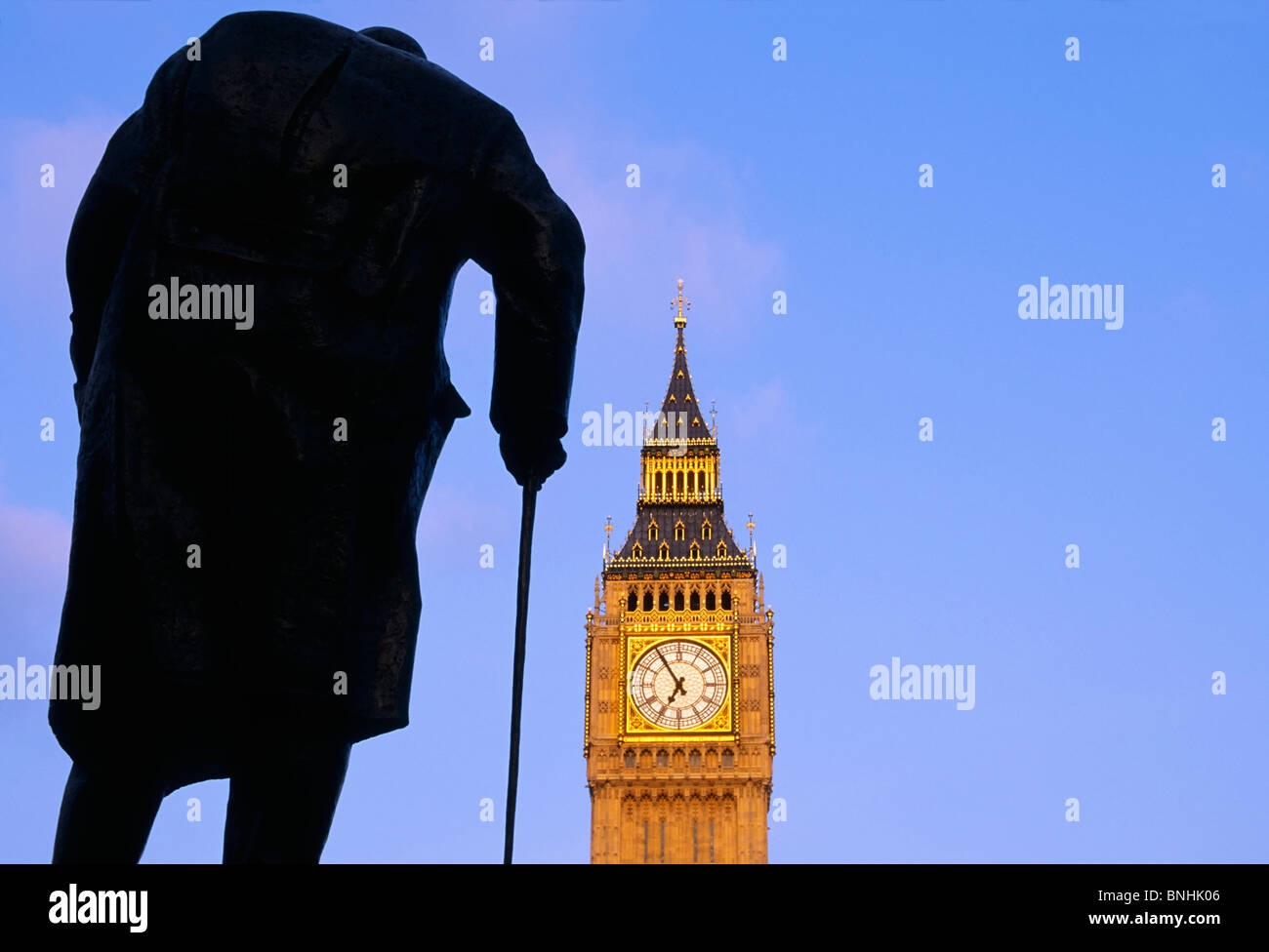 Großbritannien London England Statue Winston Churchill Art Sehenswürdigkeit Big Ben britische Hauptstadt Uhr Tag tagsüber Englisch Stockfoto
