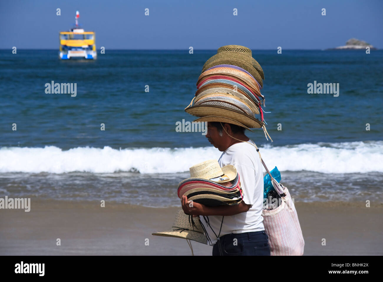 Hut-Anbieter am Strand von Rincon de Guayabitos, Jaltemba Bay, Bundesstaat Nayarit, pazifischen Küste von Mexiko. Stockfoto