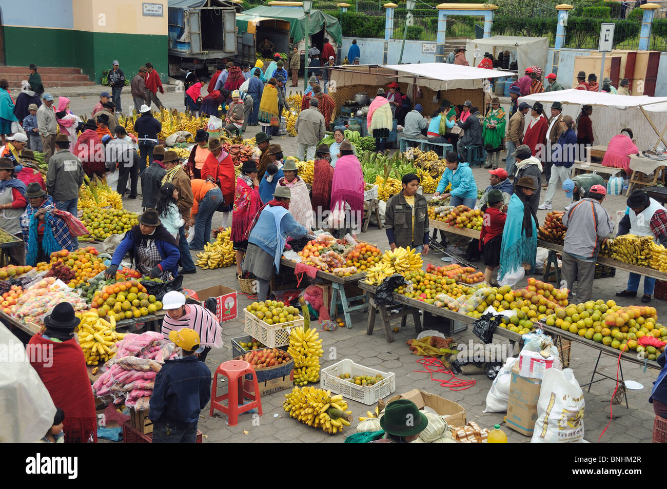Ecuador Indigene Indio Indios eingeborenen Indianer einheimischen Bevölkerung Zumbahua Dorf Bergdorf Markt Tag Anden Stockfoto