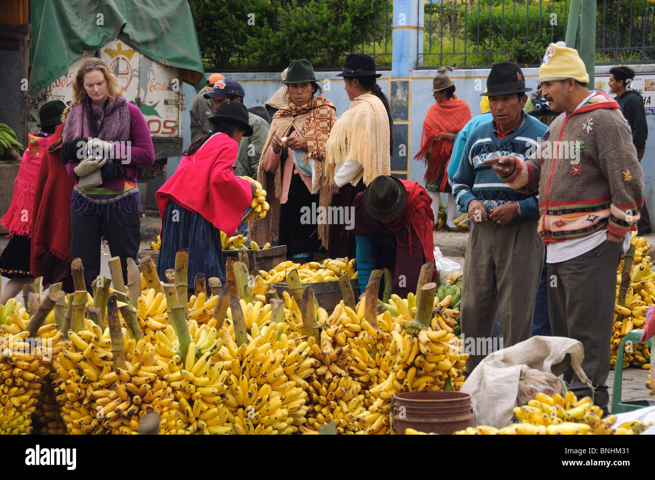 Ecuador Indigene Indio Indios eingeborenen Indianer einheimischen Bevölkerung Zumbahua Dorf Bergdorf Markt Tag Anden Stockfoto