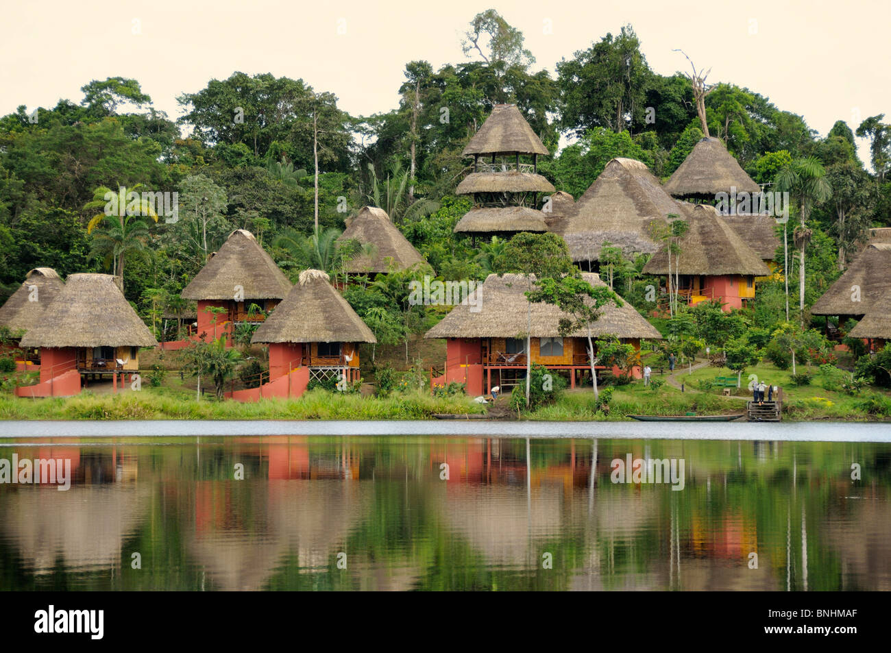Ecuador Napo Wildlife Center Yasuni Nationalpark Quechua Gemeinschaft Amazonien Regenwald tropische Tropen Ufer See Wasser Boote Stockfoto