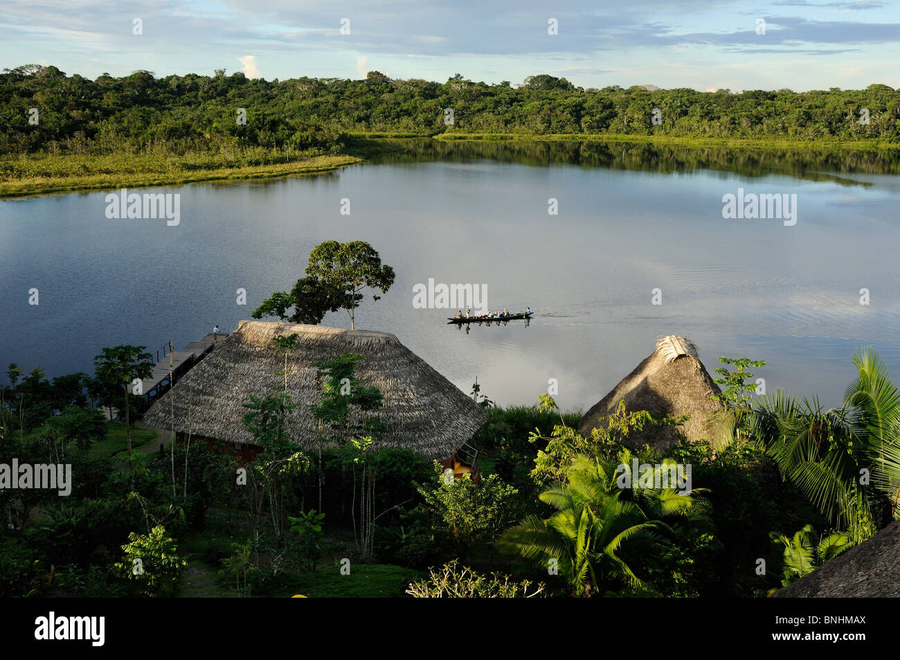 Ecuador Napo Wildlife Center Yasuni Nationalpark Quechua Gemeinschaft Amazonien Regenwald tropische Tropen Ufer See Wasser Boote Stockfoto