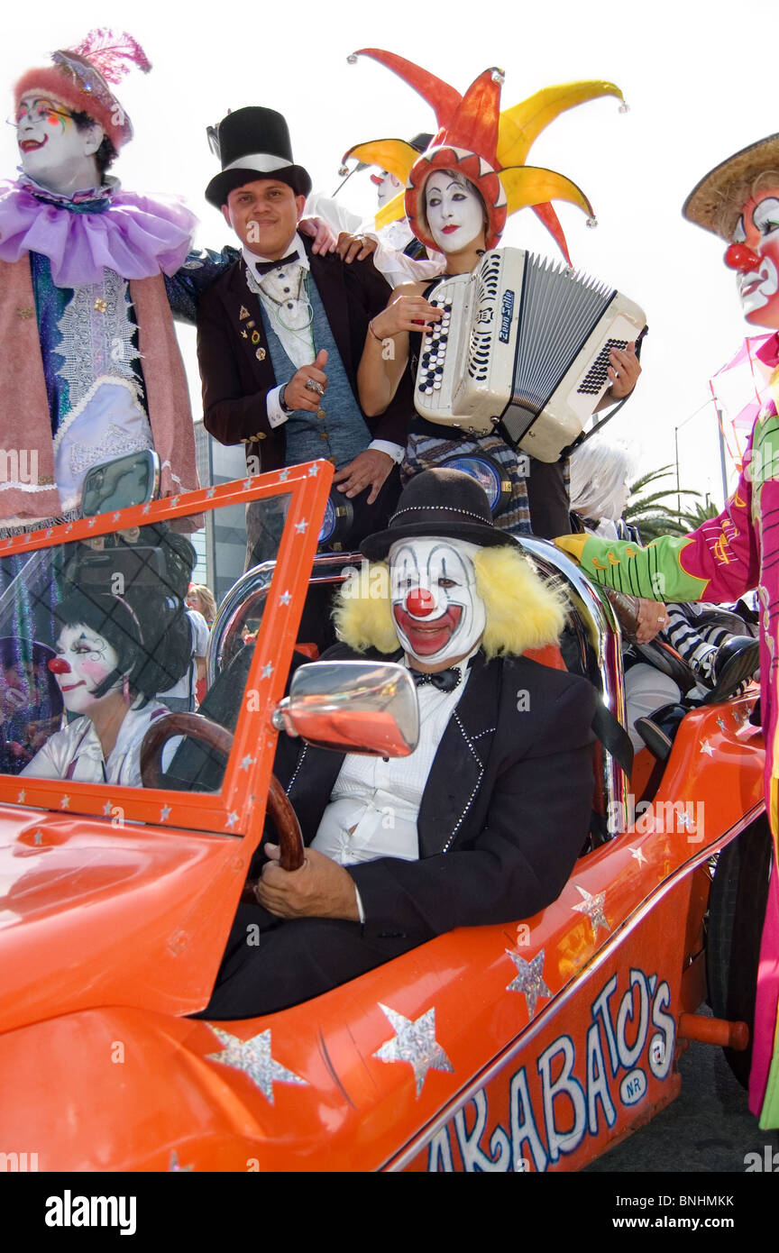 Clown-Parade in Mexiko-Stadt mit Clowns aus mehreren Ländern Stockfoto
