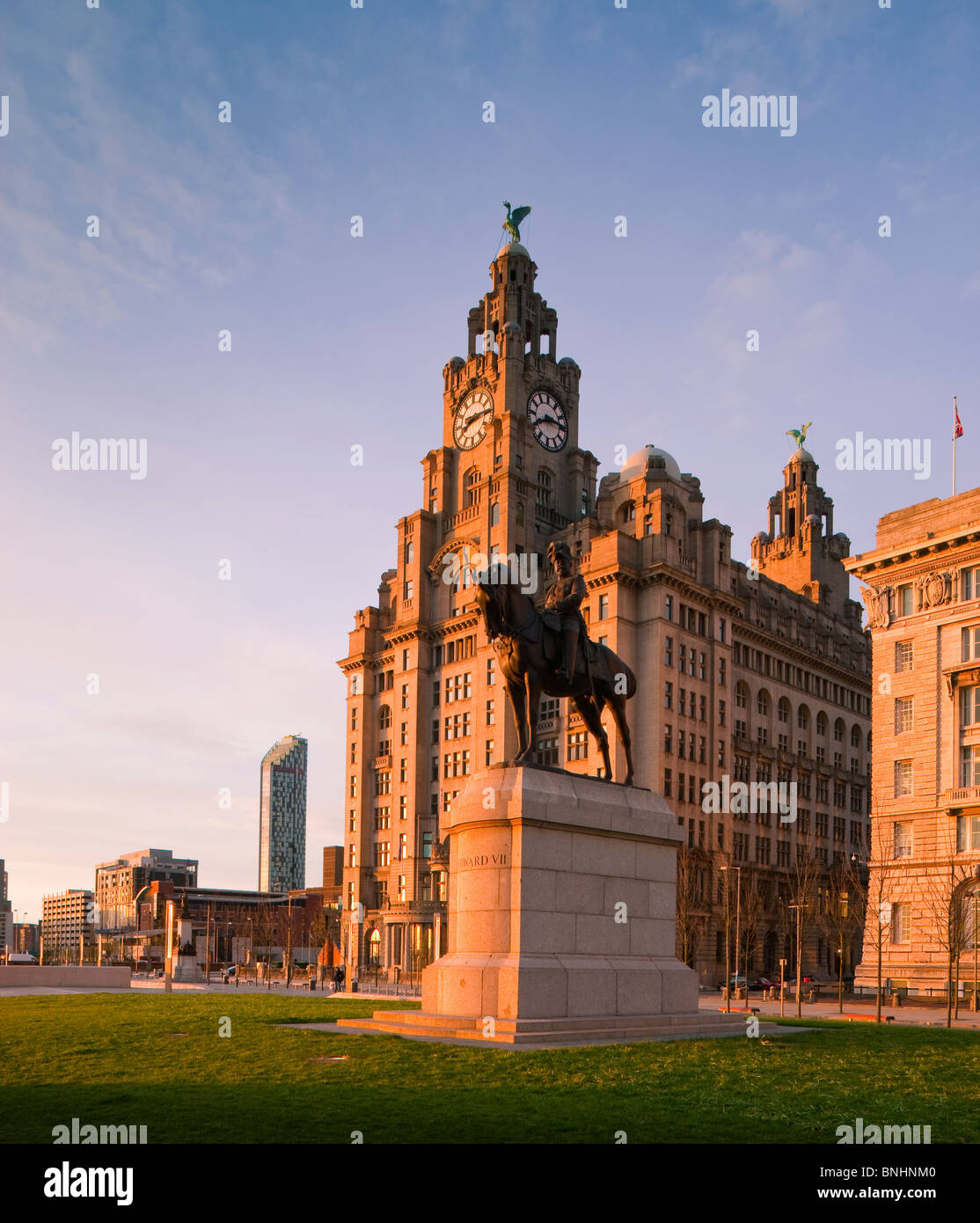 Der Hafen von Liverpool Cunard und Liver Buildings umfassen die drei Grazien Liverpool England Stockfoto