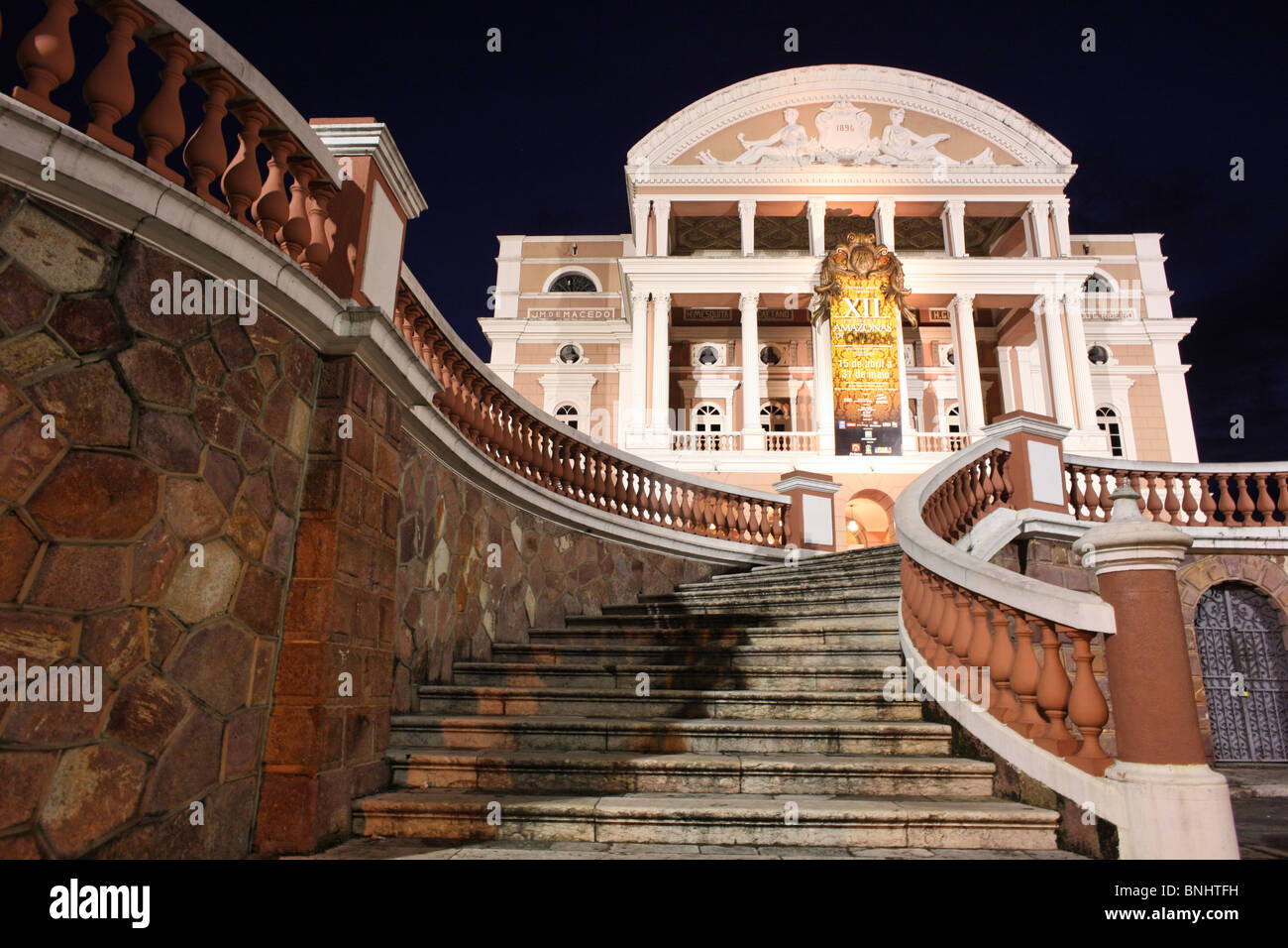 Manaus Stadt Brasilien Teatro Amazonas Amazonas Tropen tropischen Opernhaus Kultur Musikkunst im freien außerhalb Bauschritte Stockfoto