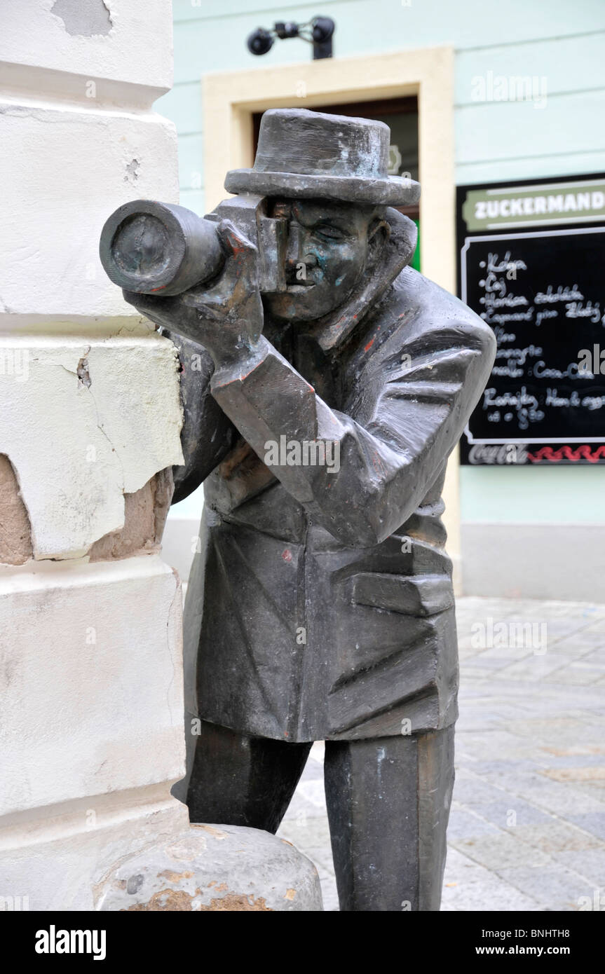 Statue eines Paparazzi von Bildhauer Radko Macuha, Bratislava, Slowakische Republik Stockfoto