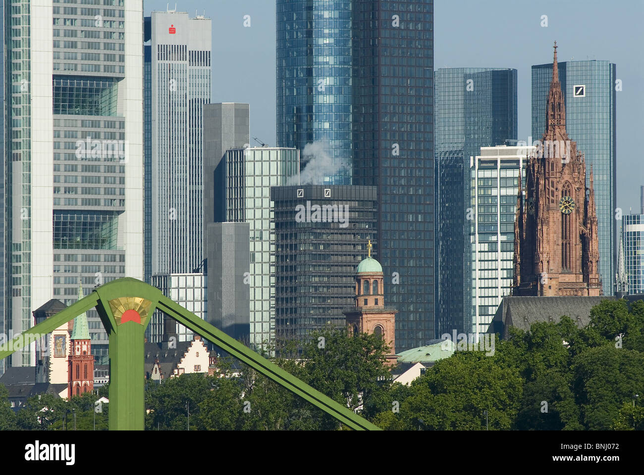 Stadt Frankfurt Am Main Bundesland Hessen Wolkenkratzer Hochhäuser Deutschlands Banken Commerzbank MainTower Flösserbrücke Stockfoto