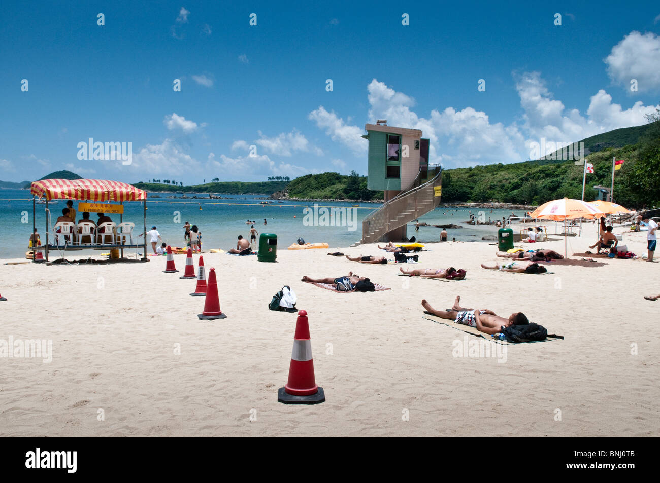 Hong Kong, Clear Water Bay zweiten Beach, sehr heißen Sommertag am Strand in South East Hong Kong. Stockfoto