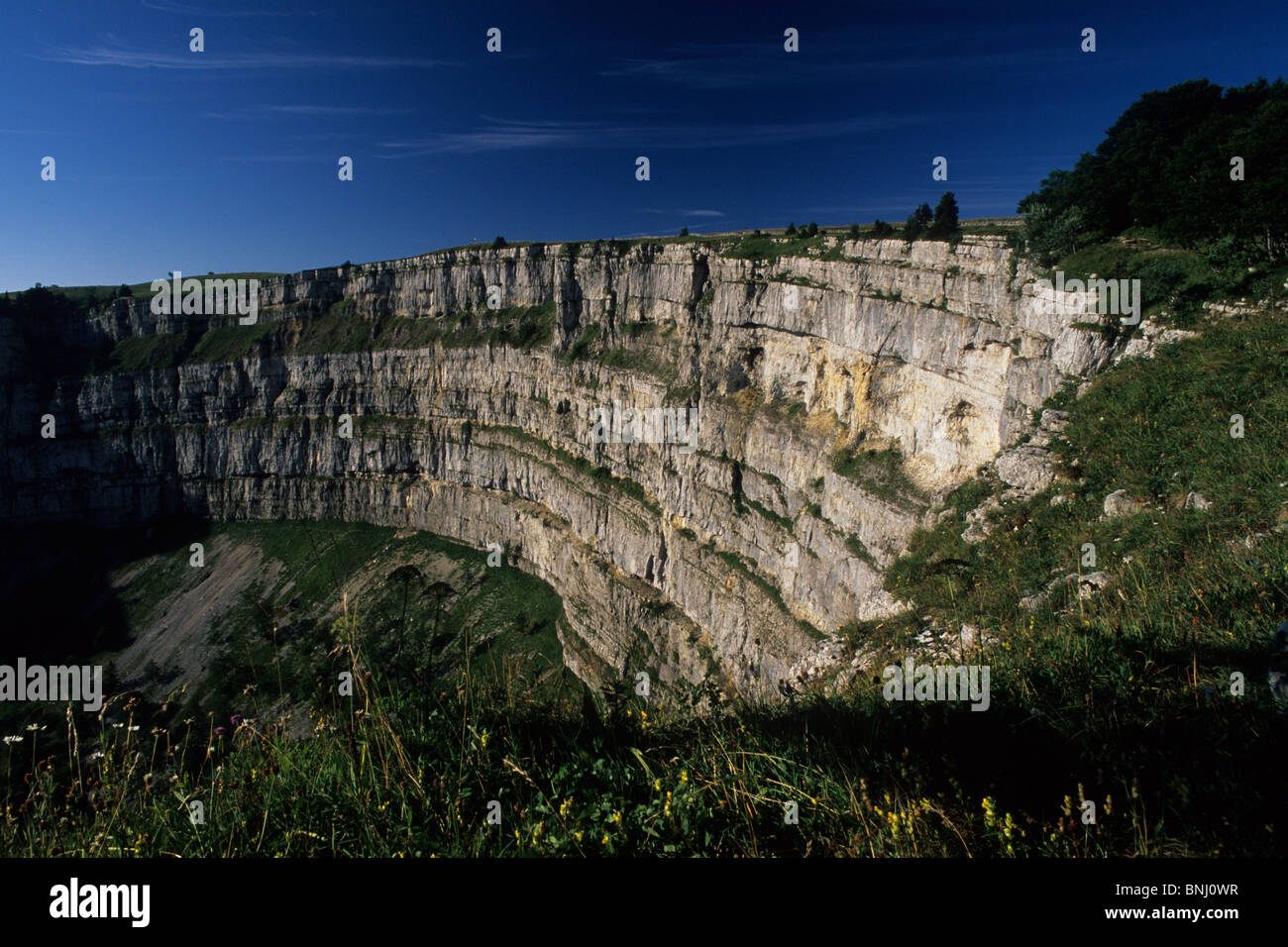 Europa Schweiz Kanton Neuenburg Jura Berge Le Soliat Creux du van platzieren von Interesse Klippe Rock Landschaft malerische Stockfoto