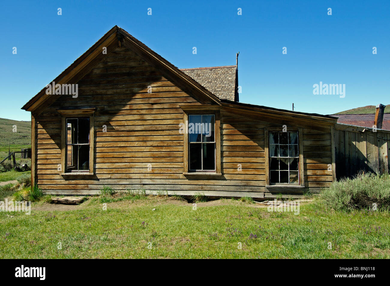 Ein Haus in Bodie State Park, Kalifornien. Sommermorgen. Stockfoto