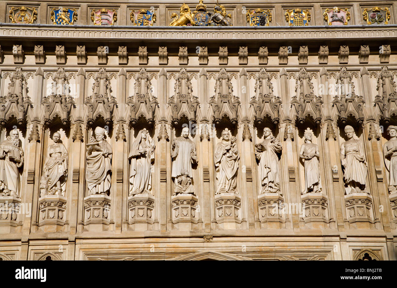 London - Westminster Abbey - Heiligen aus Westfassade Stockfoto