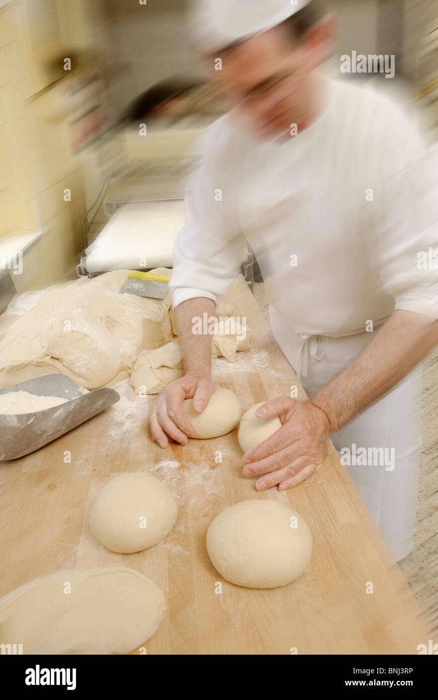 Prozess der Gebäck, Brot, Bäcker, Teig kneten Stockfoto