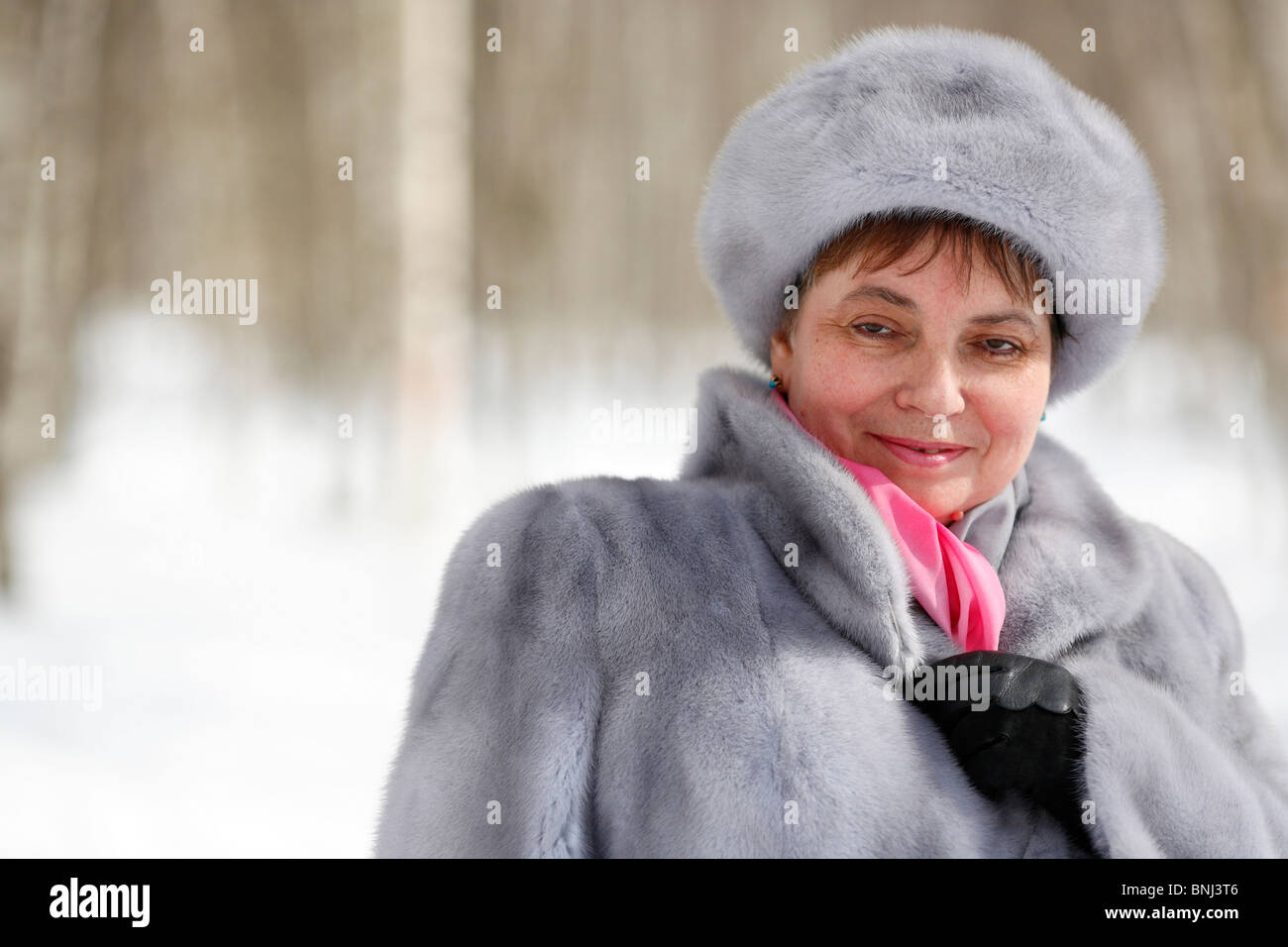 weißer Winter Schnee kalt mittleren Alters Frau Winterfell Russland Russische Stockfoto