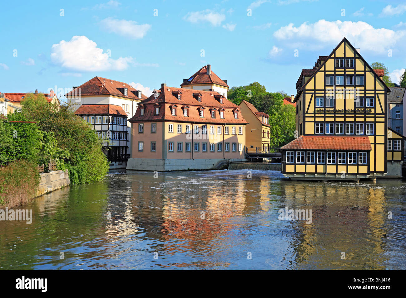 Reisen Deutschland Westeuropa Europa European Tourism tagsüber deutsche Stadt Städte blauen Fluss Regnitz Stadtbild im freien Himmel Stockfoto