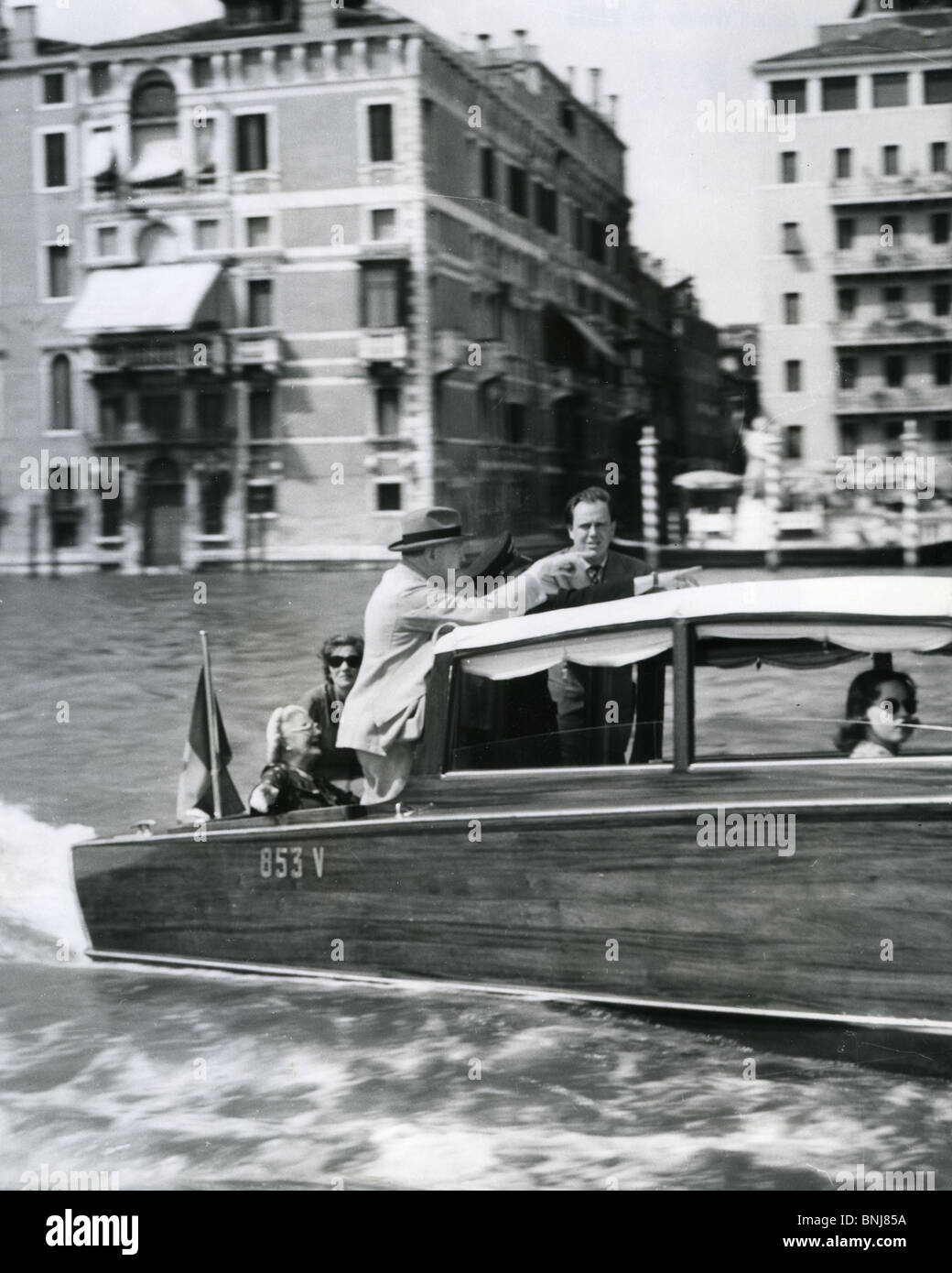 WINSTON CHURCHILL am Canale Grande während eines seiner vielen Nachkriegs-Besuche in Venedig Stockfoto