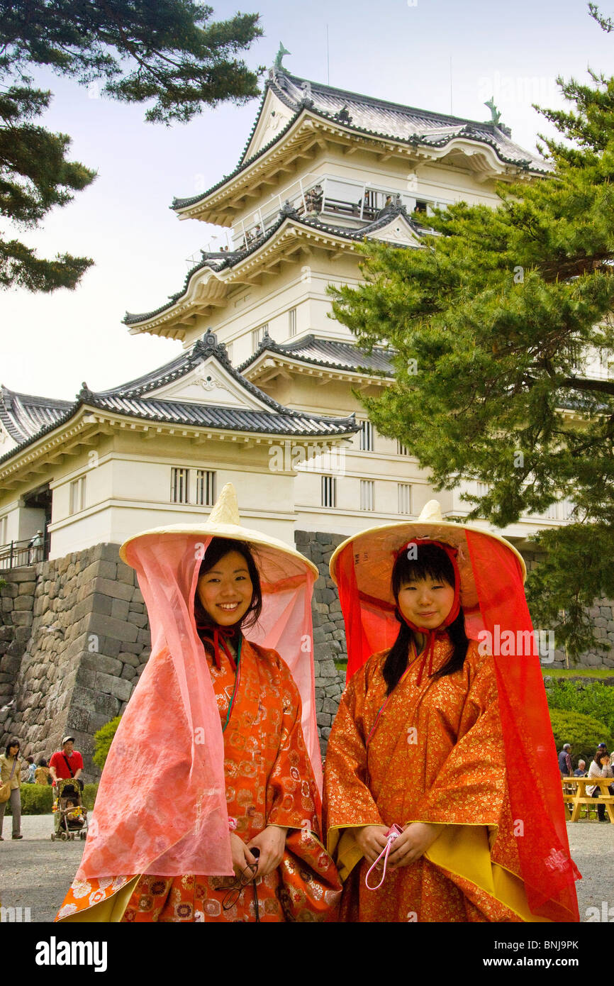Japan Asia Odawara Schloss Burg Festival Frauen traditionell Tracht Hut Schleier Stockfoto