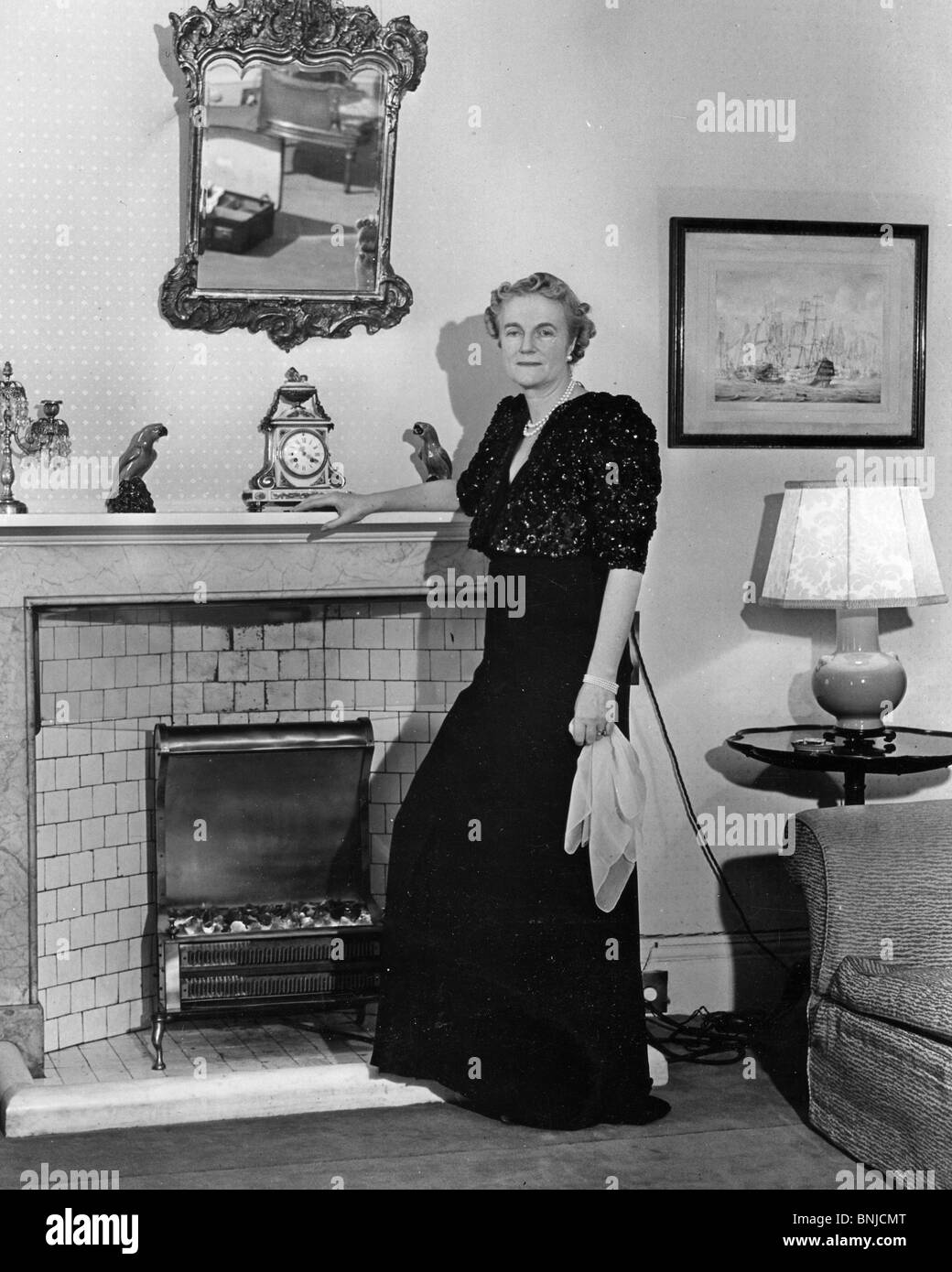 CLEMETINE CHURCHILL Ehefrau von Winston photo0graphed 1941 an die Admiralität Haus homew Stockfoto
