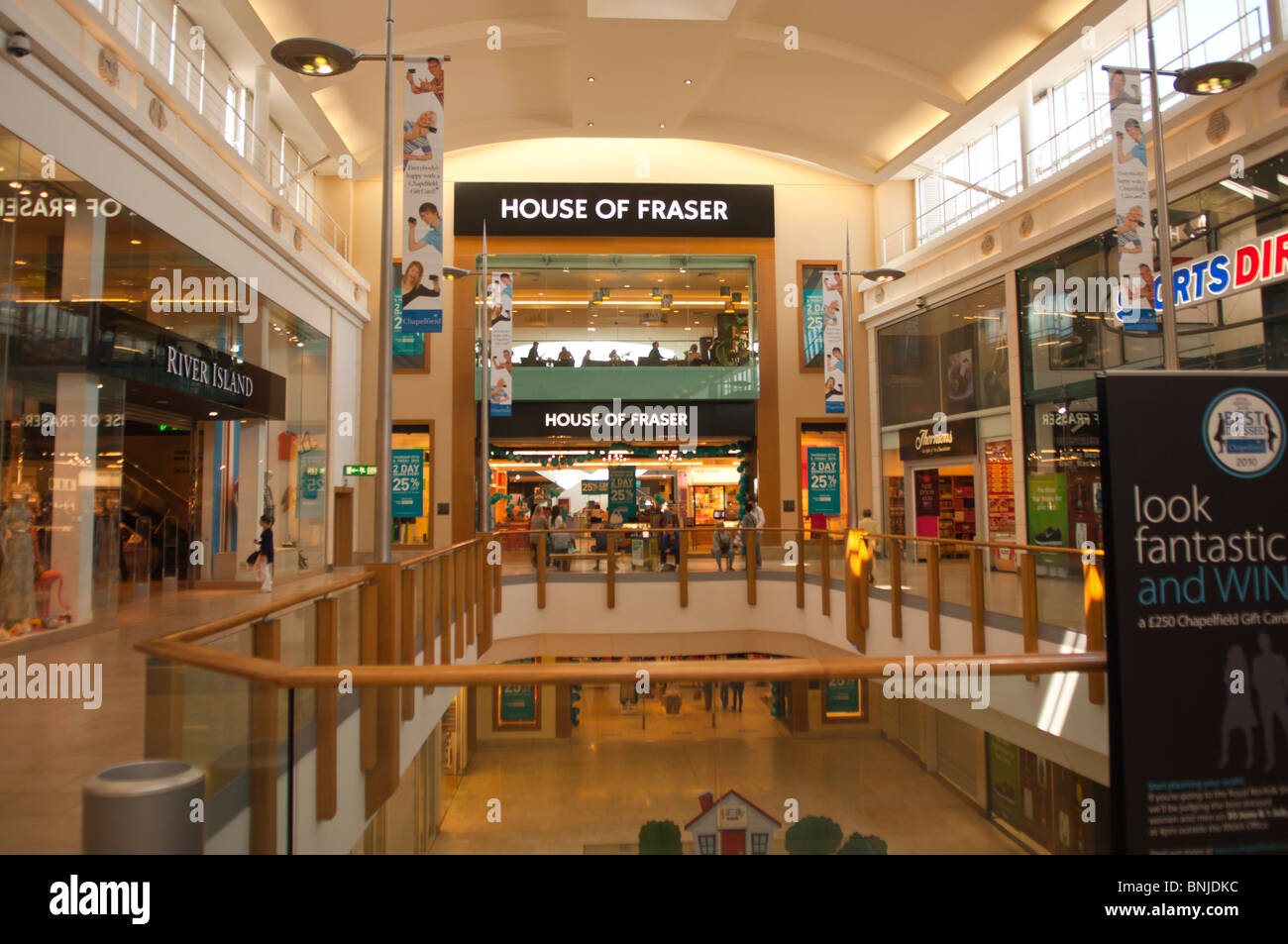 House of Fraser Shop speichern im Chapelfield Einkaufszentrum mit Käufern in Norwich, Norfolk, England, Großbritannien, Uk Stockfoto