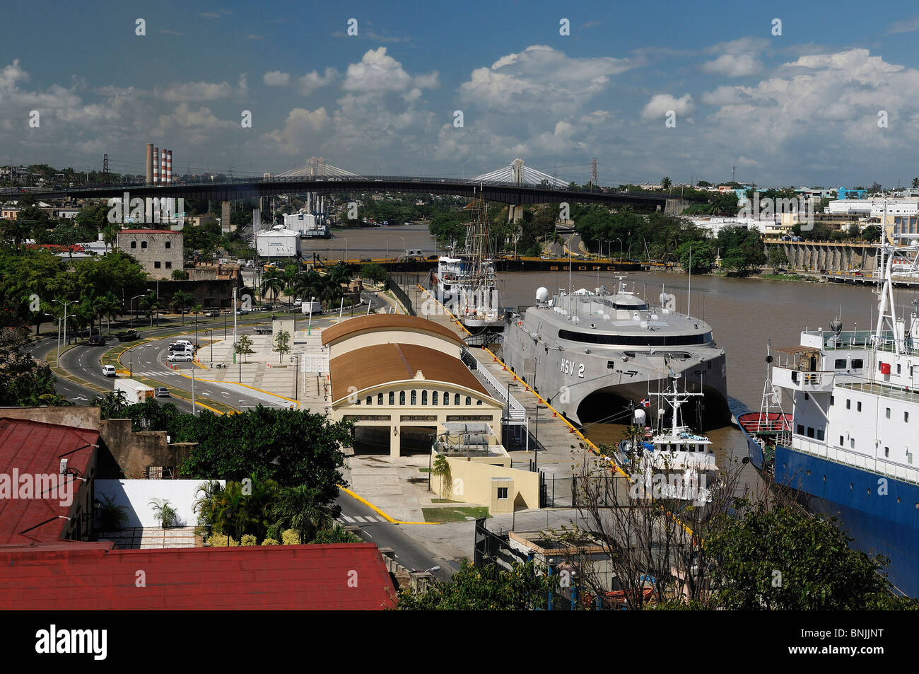 Schiffe Rio Ozama Ansicht Stadtpanorama Ozama Festung Fort Zona Colonial Santo Domingo Dominikanische Republik Reisen Tourismus Urlaub Stockfoto