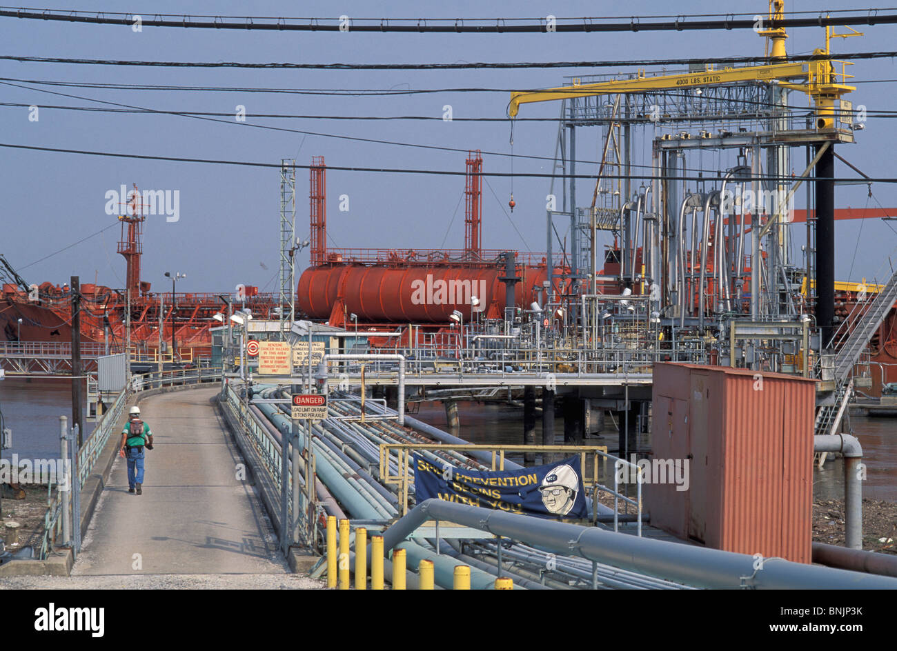 Petrochemie, Bahnhof Industrie entlang Mississippi Fluß in der Nähe von New Orleans Louisiana USA Amerika Arbeitnehmer be- Stockfoto