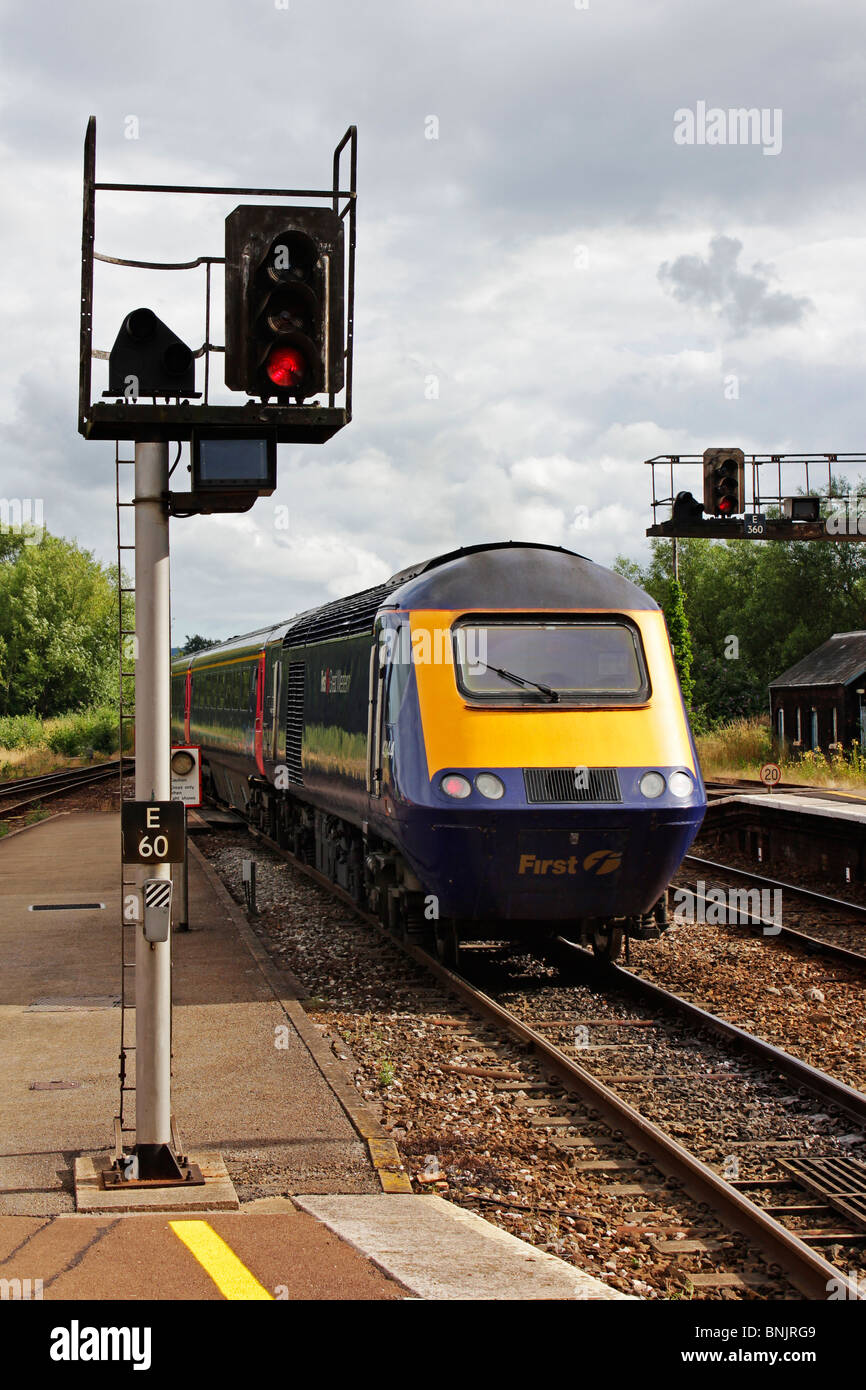 Erste große Western 125 HST High Speed Train verlassen Exeter Str. Davids Bahnhof Stockfoto