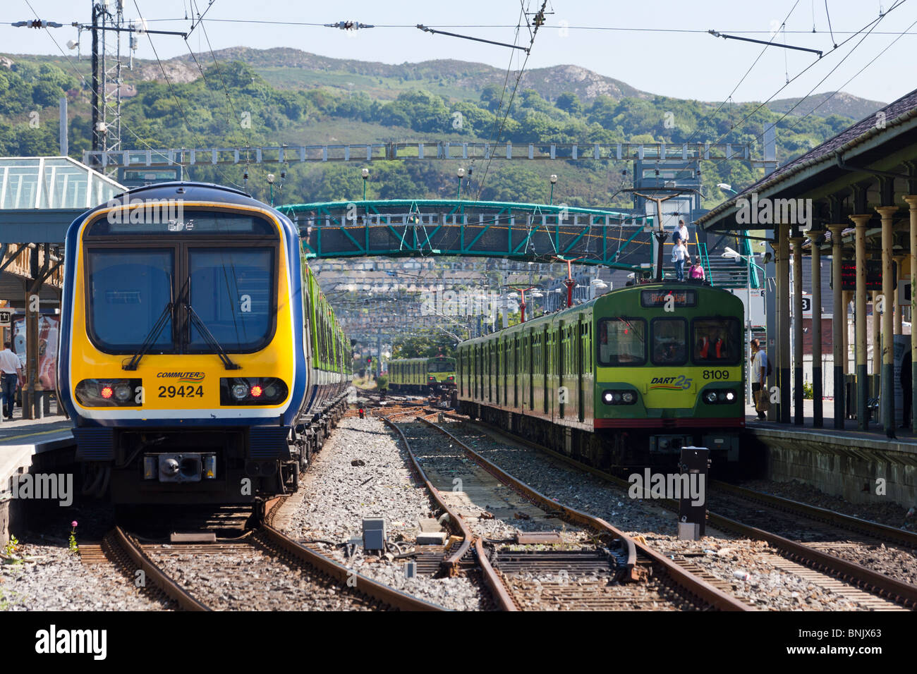 DART-Züge am Bahnhof Bray, Couny Wicklow, Irland Stockfoto