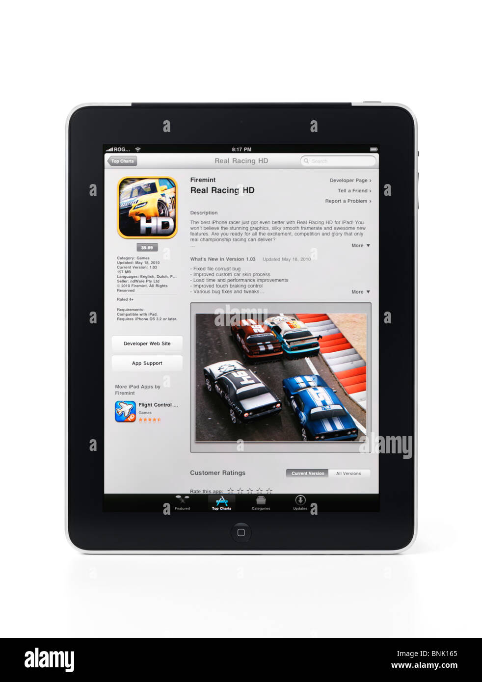 Apple iPad 3G Tablet mit einem Renn-Simulator-Videospiel im AppStore auf dem Display isoliert auf weißem Hintergrund mit clipping Stockfoto
