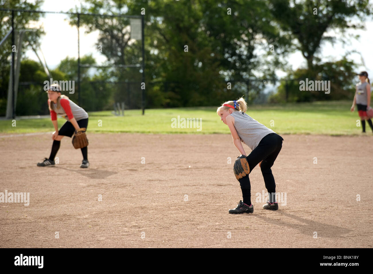 Grundschule Kind Praxis Softball nach der Schule Stockfoto