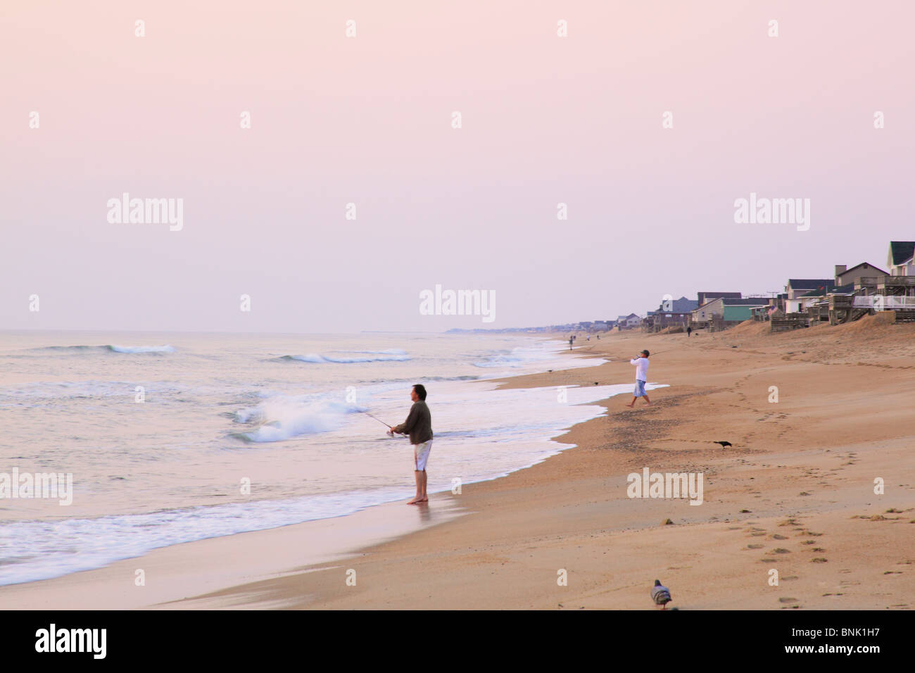 Fischer bei Sonnenaufgang, Kitty Hawk, North Carolina, USA Stockfoto