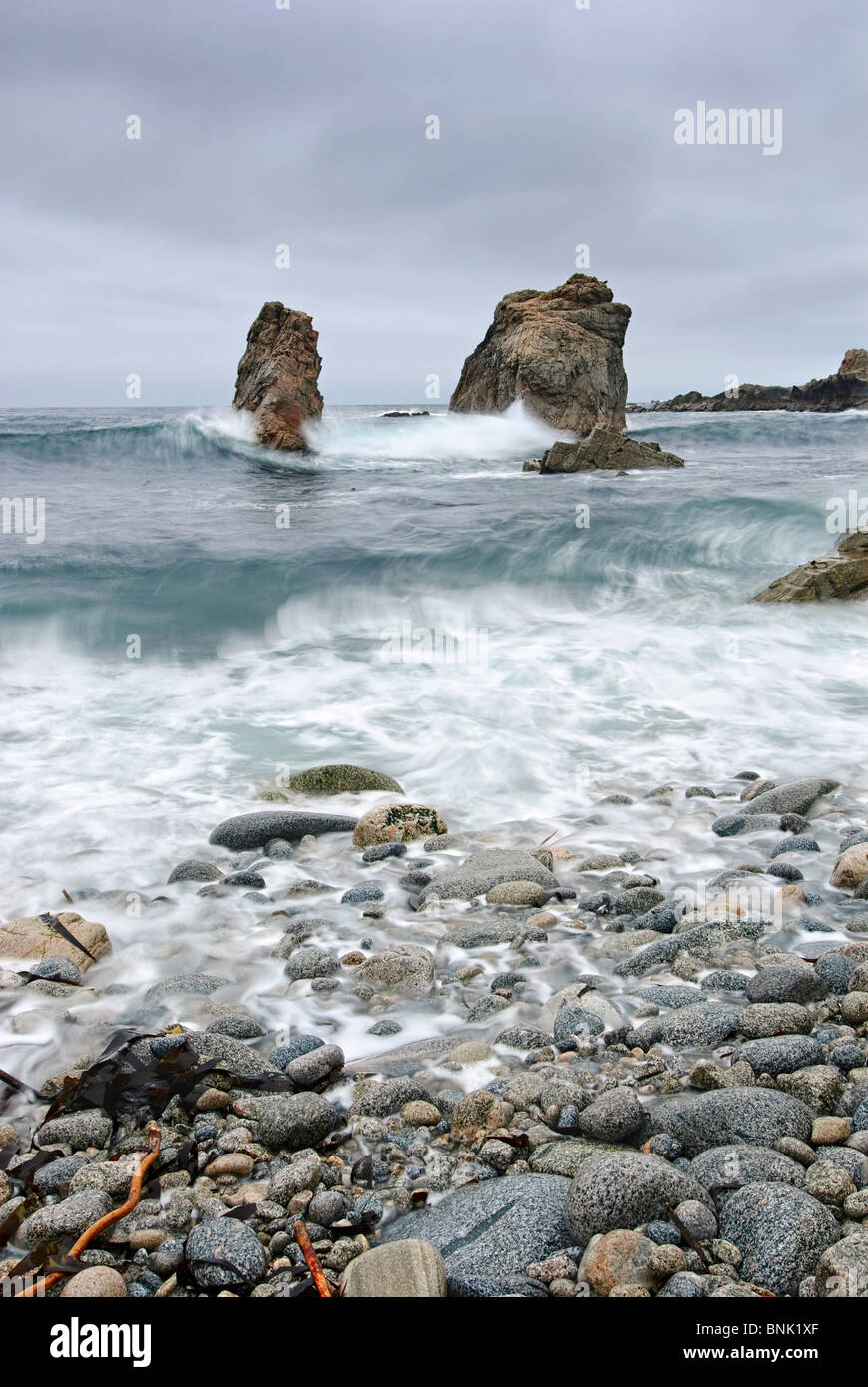 Blick auf die Wellen von Soberanes Point im Garrapata State Park. Stockfoto