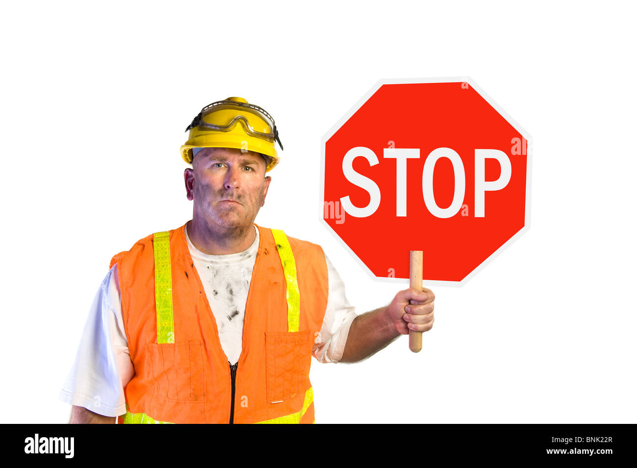 Bauarbeiter mit Stop-Schild, isoliert auf weiss Stockfoto