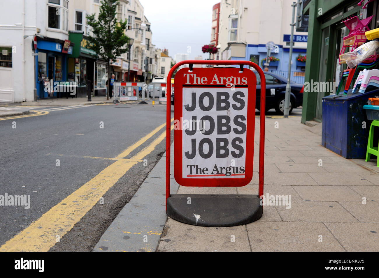 Argus Zeitung ein Board Werbung sign Jobs unbesetzt Abschnitt regionale Presse UK-Argus wird durch Newsquest besessen, die von Gannett in USA sind Stockfoto