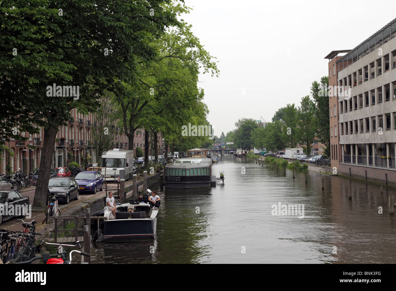 Blick auf die Gebäude am Canalside-Ufer der Jacob Catskade, Amsterdam Stockfoto
