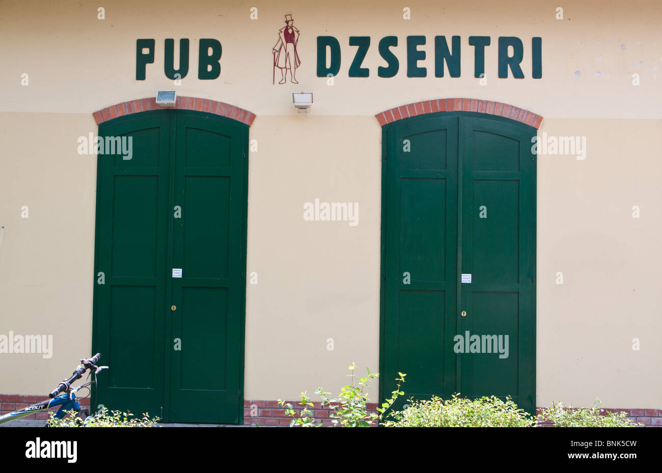 Humorvolle Pub Namen in Siofok am Plattensee Ungarn Stockfoto