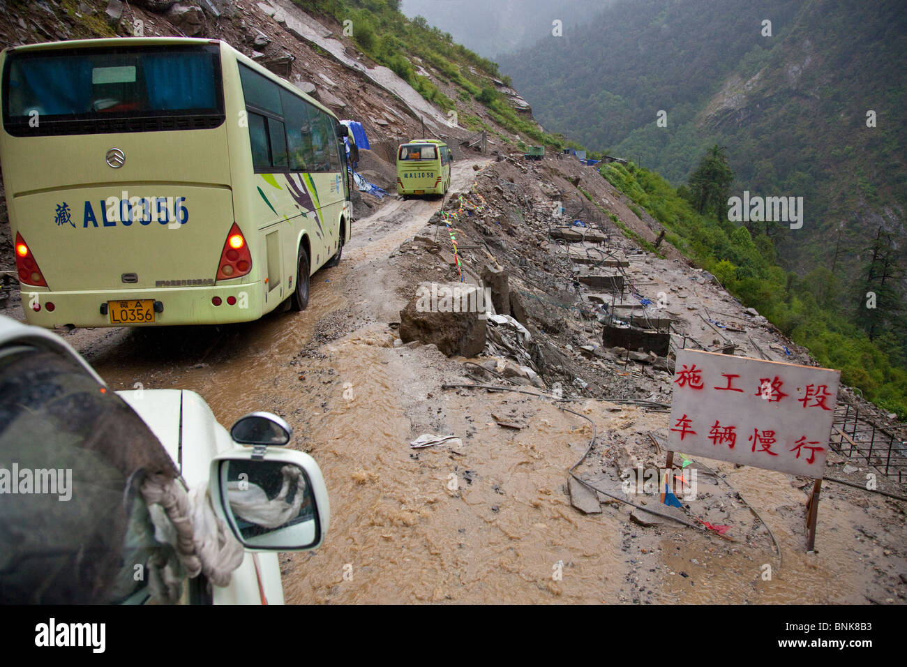 Chinesische Straßen im Bau zwischen Tibet und Nepal Stockfoto