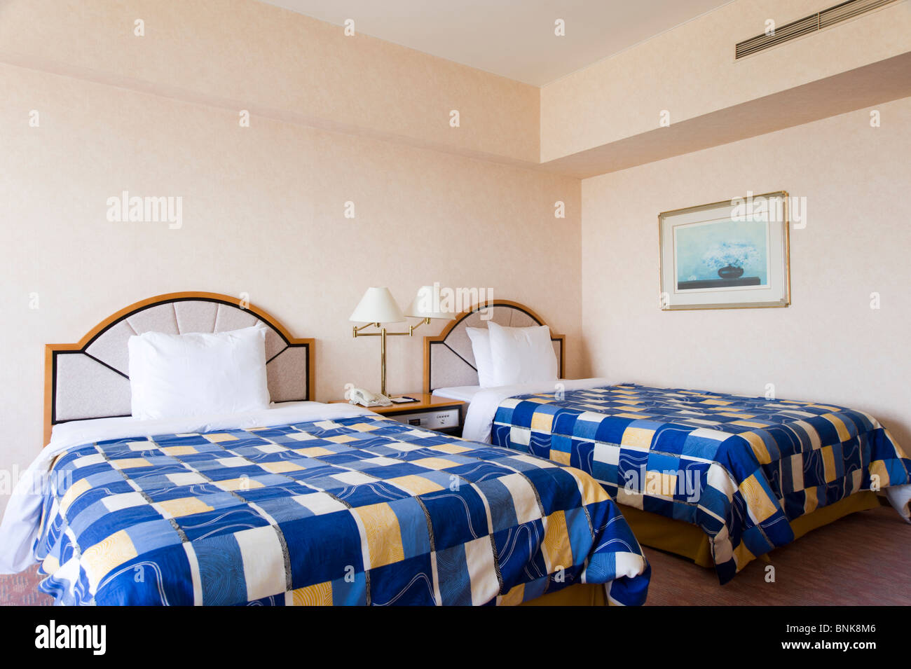 Hilton Hotel-Zimmer mit zwei Einzelbetten Stockfoto
