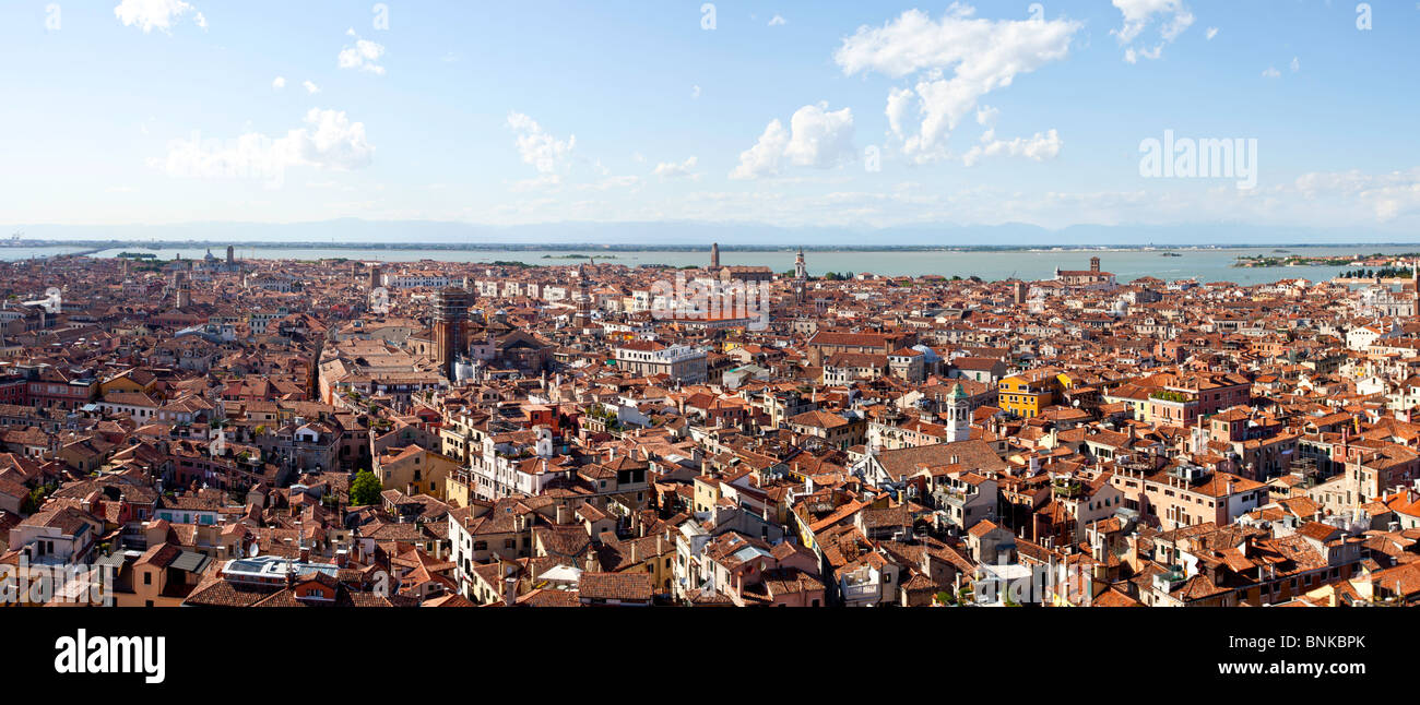 Venedig von der Spitze der Clocktower in Markusplatz entfernt im Zentrum von Venedig, Blick über die Stadt und die Lagune Stockfoto