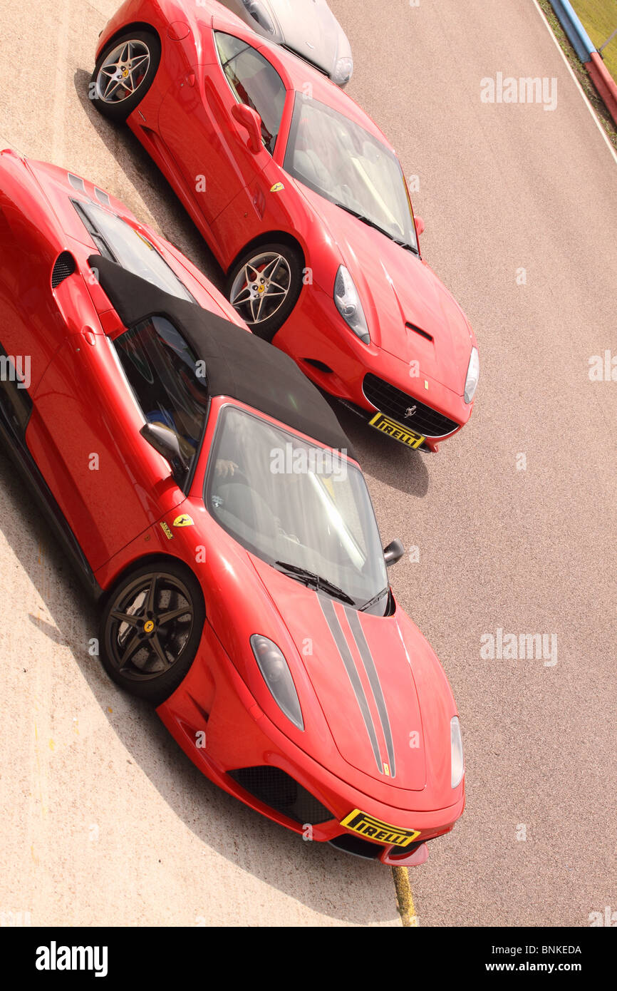 Ferrari Scuderia rot Sportwagen Rennwagen auf der Rennstrecke Thruxton Stockfoto